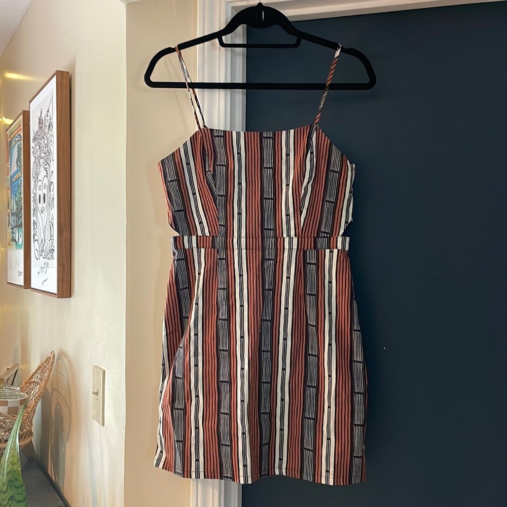 Patterned mini dress with side cutouts